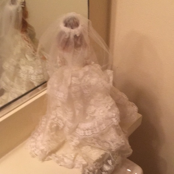 Bride plastic doll - Picture 3 of 5